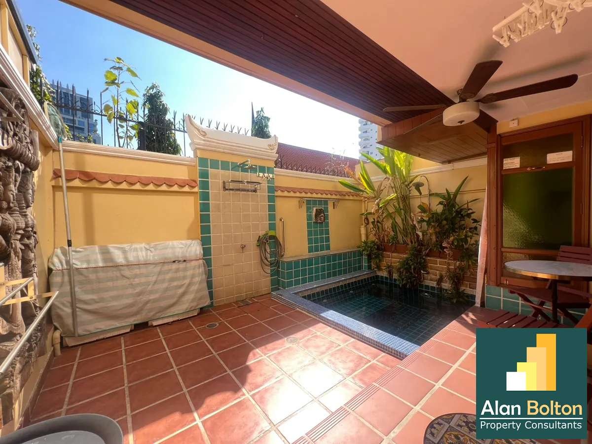 Building for sale With 5 separate Apartments in Pratumnak photo 11