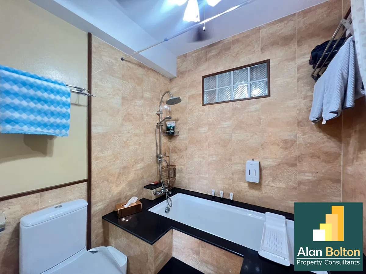 Building for sale With 5 separate Apartments in Pratumnak photo 14