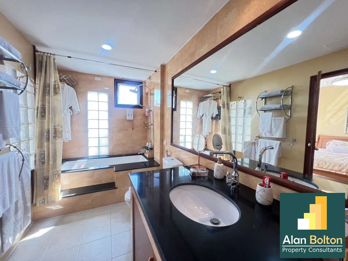 Building for sale With 5 separate Apartments in Pratumnak photo 18