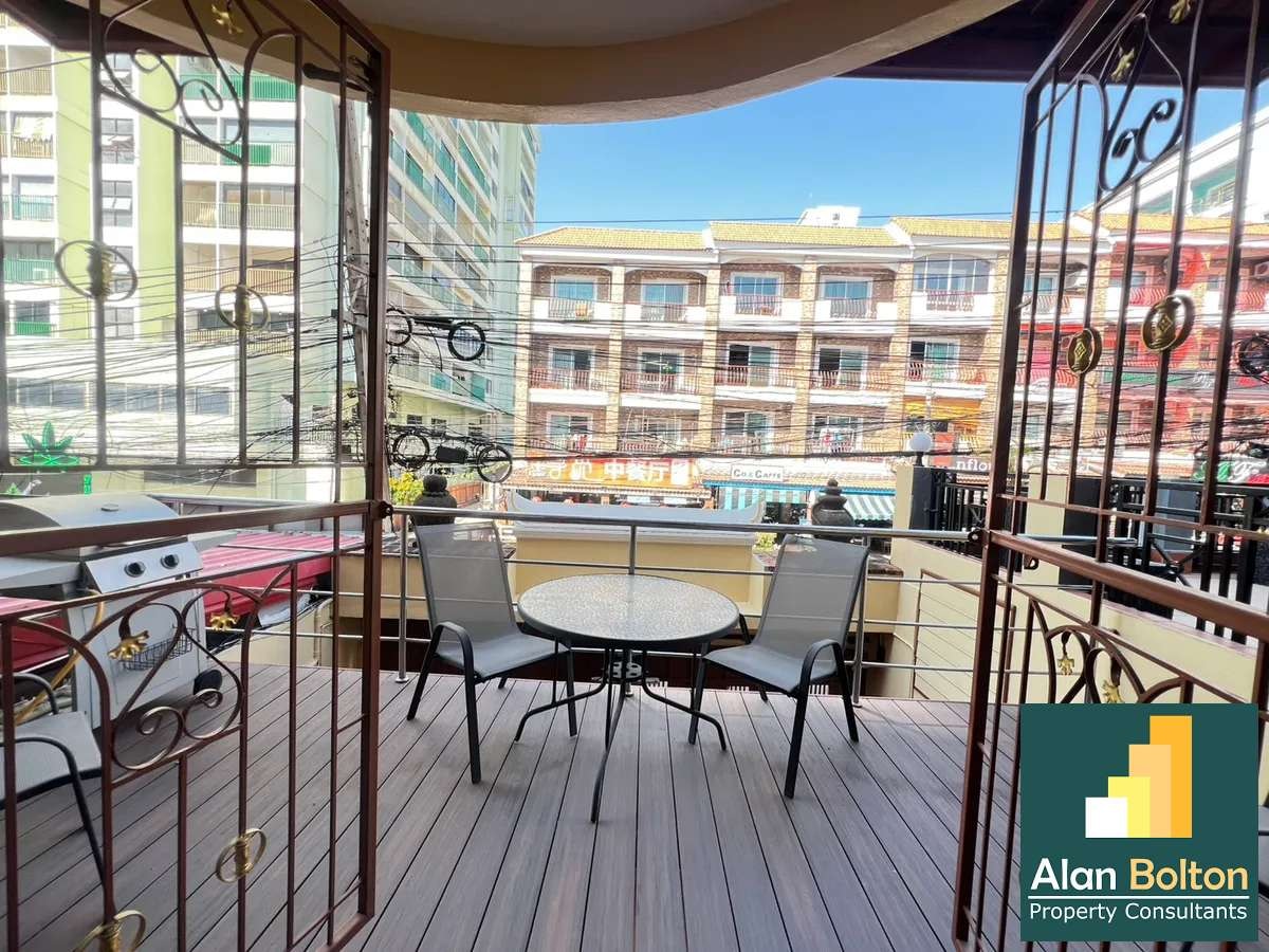 Building for sale With 5 separate Apartments in Pratumnak photo 24