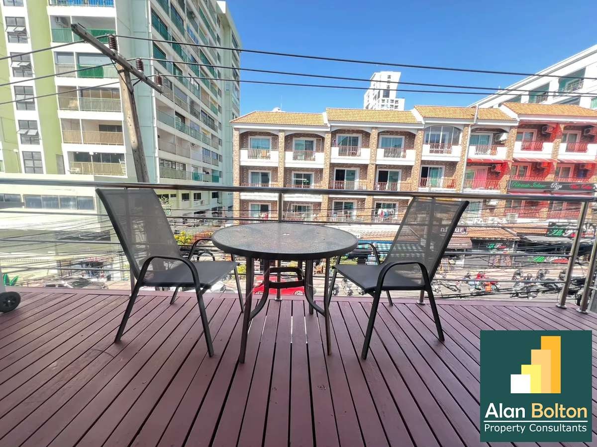 Building for sale With 5 separate Apartments in Pratumnak photo 31