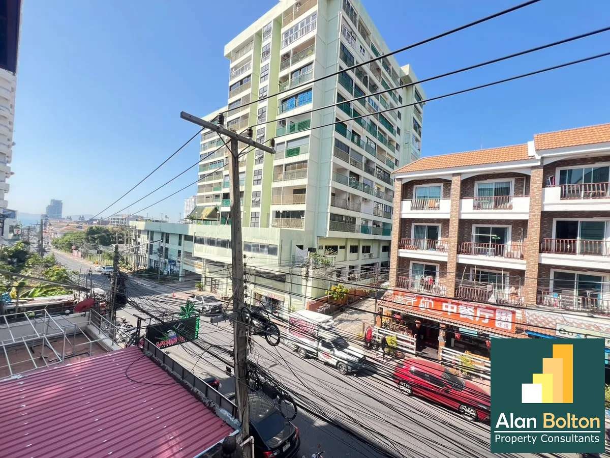 Building for sale With 5 separate Apartments in Pratumnak photo 22