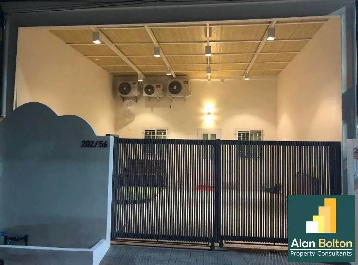 Townhouse for Rent 2 Bedrooms 2 Bathrooms in Central Pattaya
