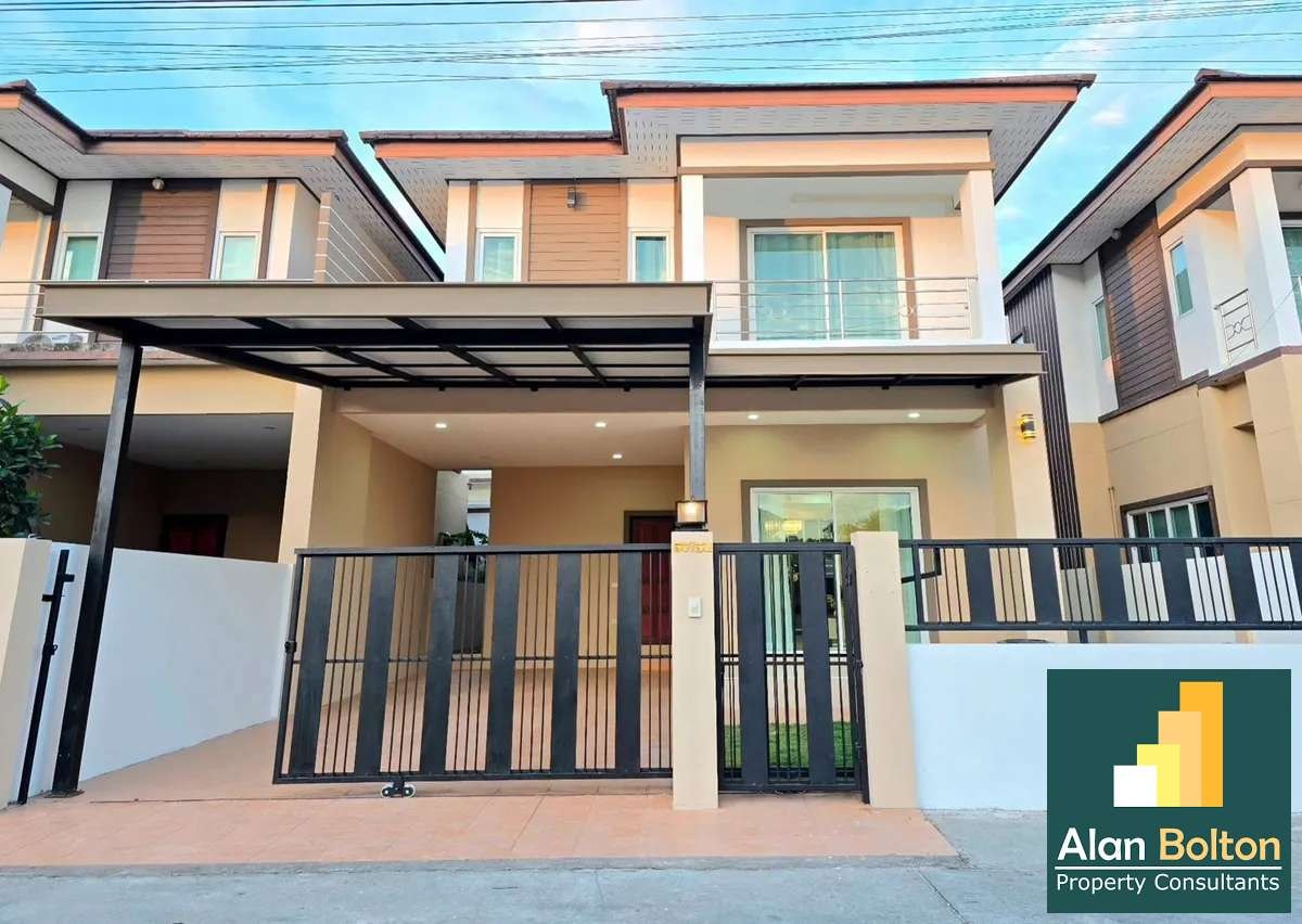 4 Bedrooms 3 Bathrooms in East Pattaya