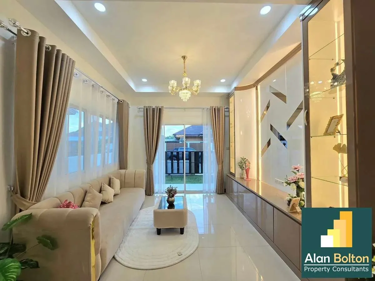4 Bedrooms 3 Bathrooms in East Pattaya photo 11