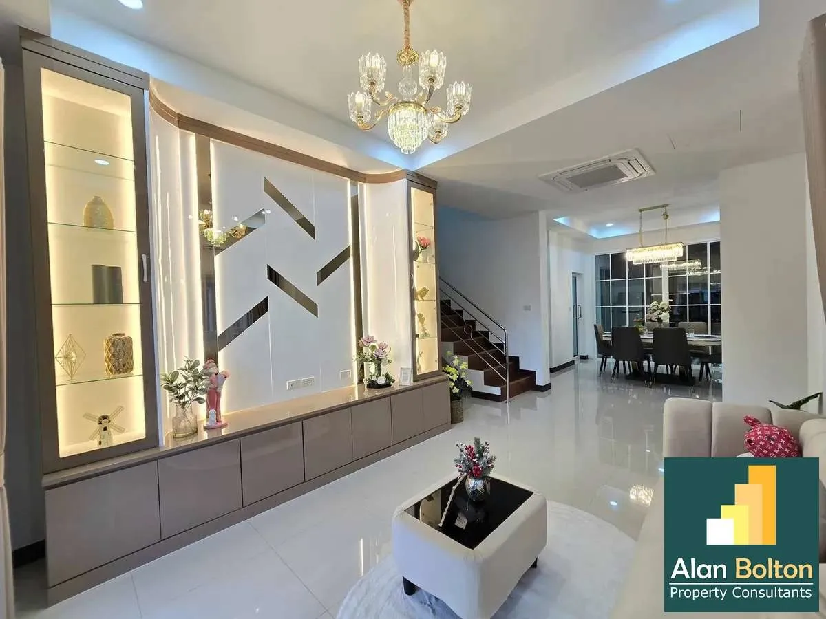 4 Bedrooms 3 Bathrooms in East Pattaya photo 12