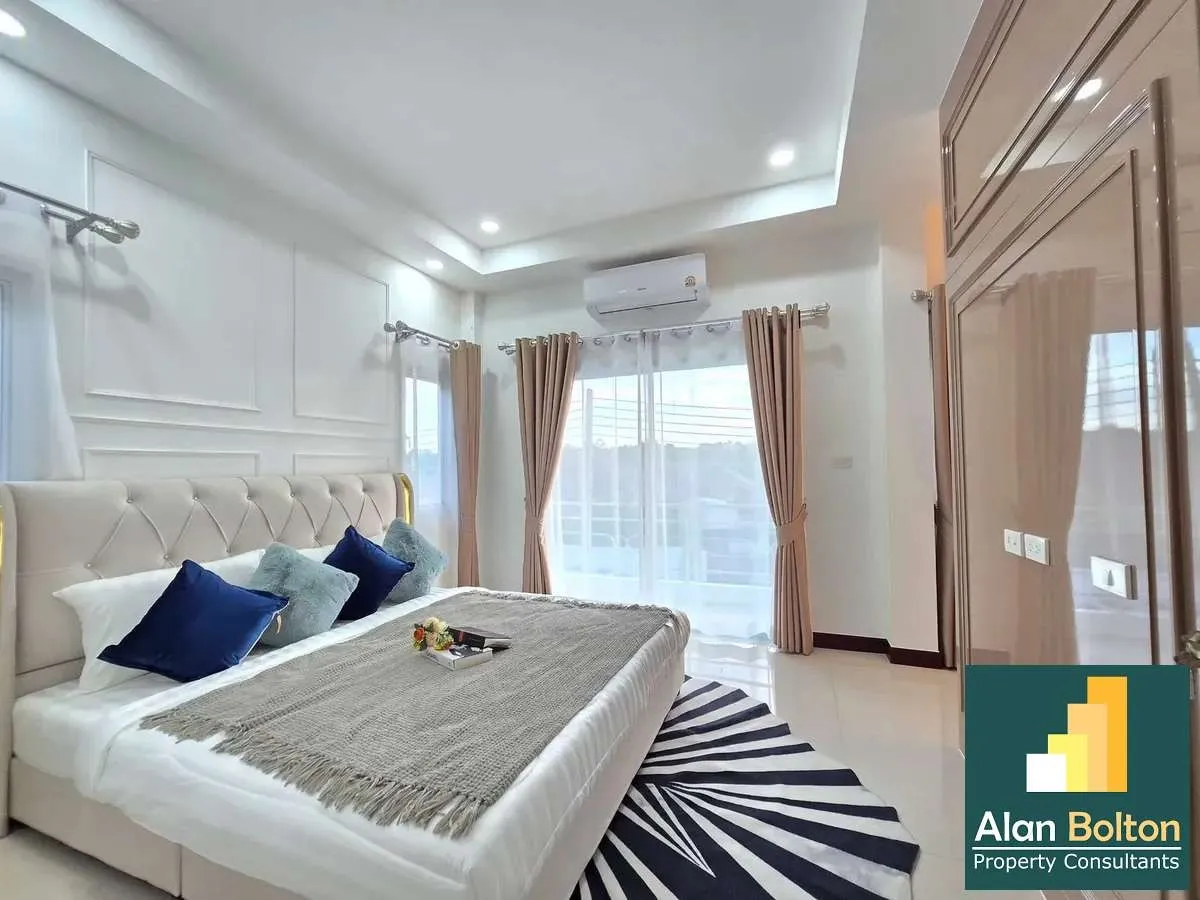 4 Bedrooms 3 Bathrooms in East Pattaya photo 5