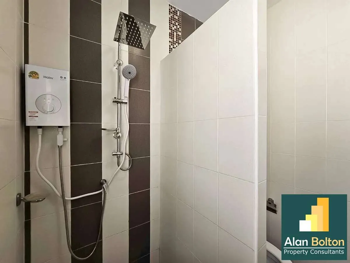 4 Bedrooms 3 Bathrooms in East Pattaya photo 6