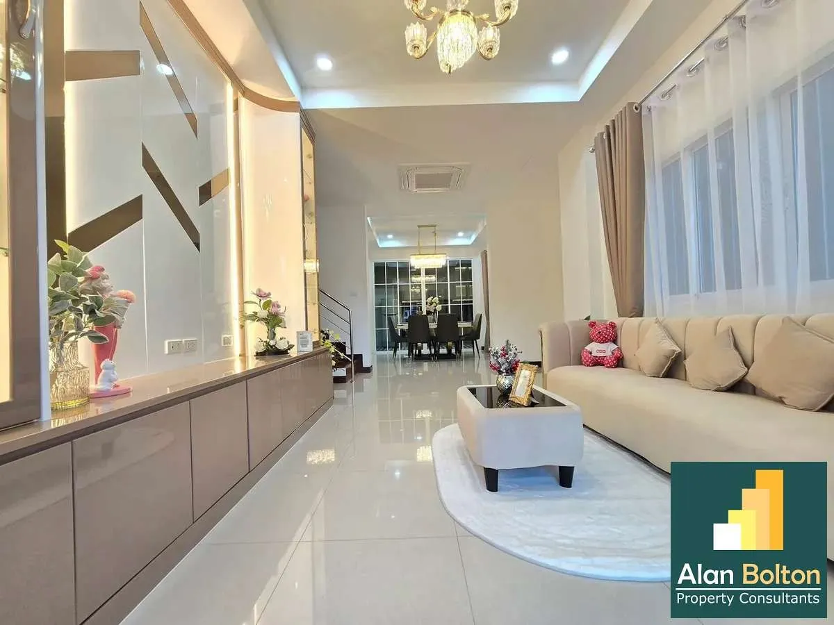 4 Bedrooms 3 Bathrooms in East Pattaya photo 8