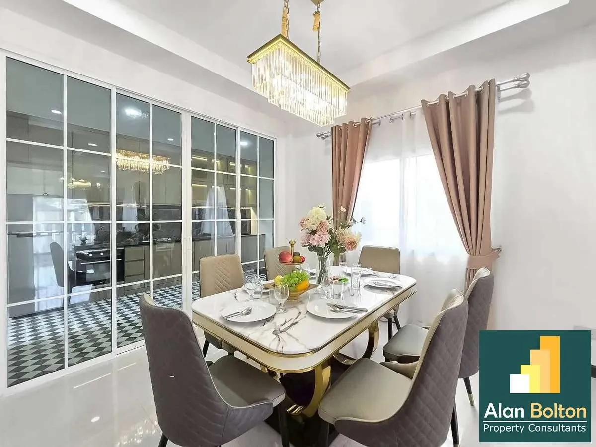 4 Bedrooms 3 Bathrooms in East Pattaya photo 9