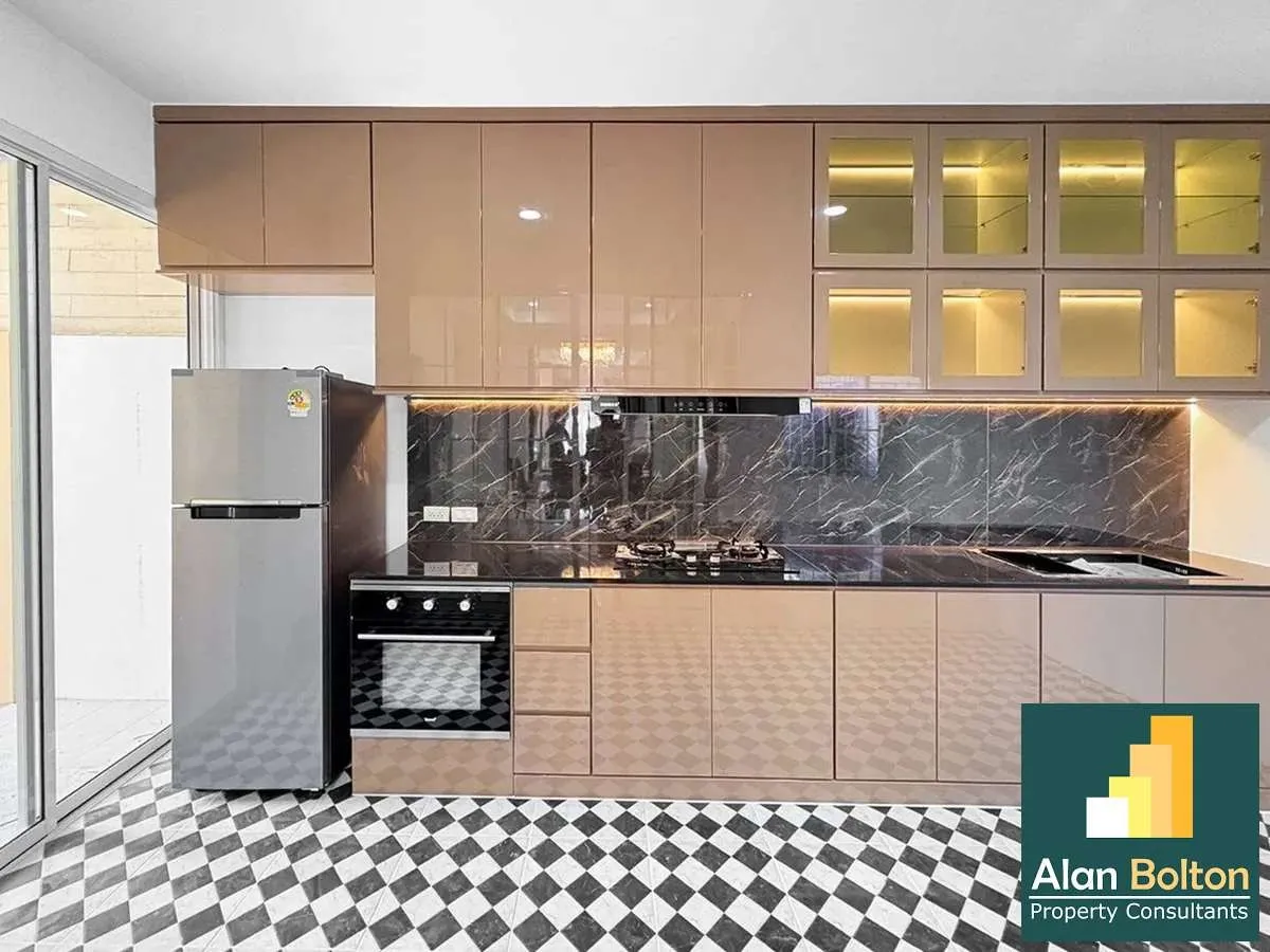 4 Bedrooms 3 Bathrooms in East Pattaya photo 10