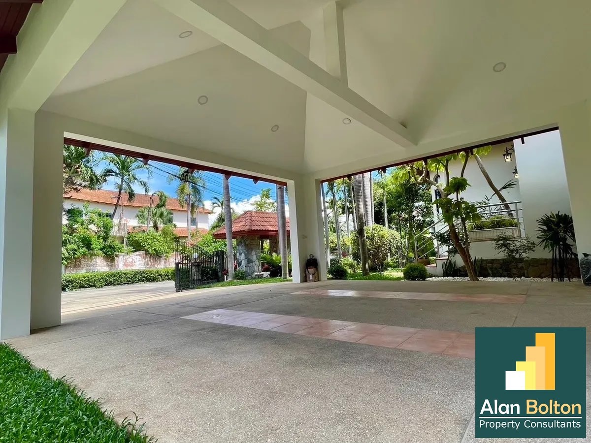 Pool Villa 5 Bedrooms 5 Bathrooms in East Pattaya photo 2