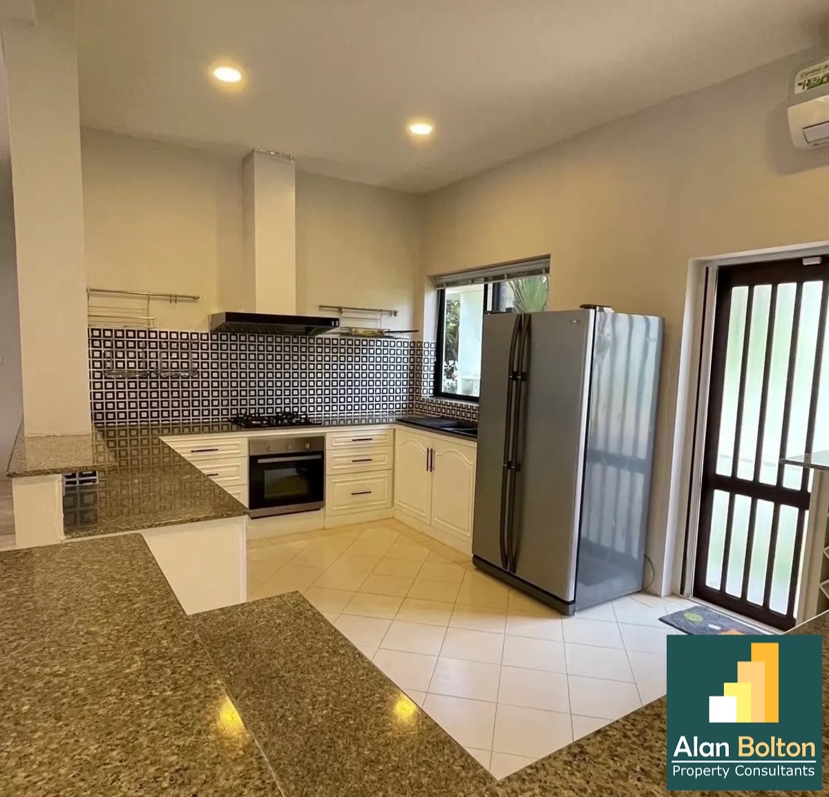 Pool Villa 5 Bedrooms 5 Bathrooms in East Pattaya photo 13
