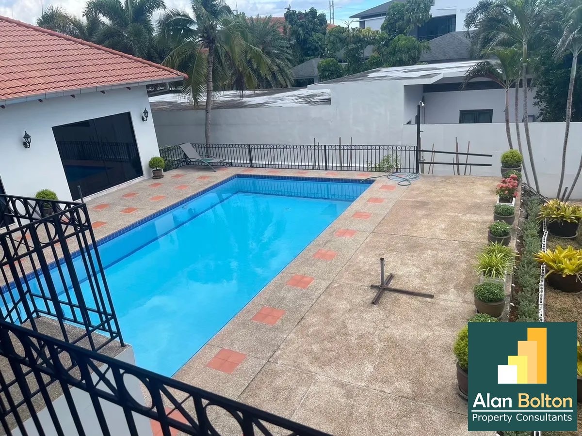 Pool Villa 5 Bedrooms 5 Bathrooms in East Pattaya photo 11