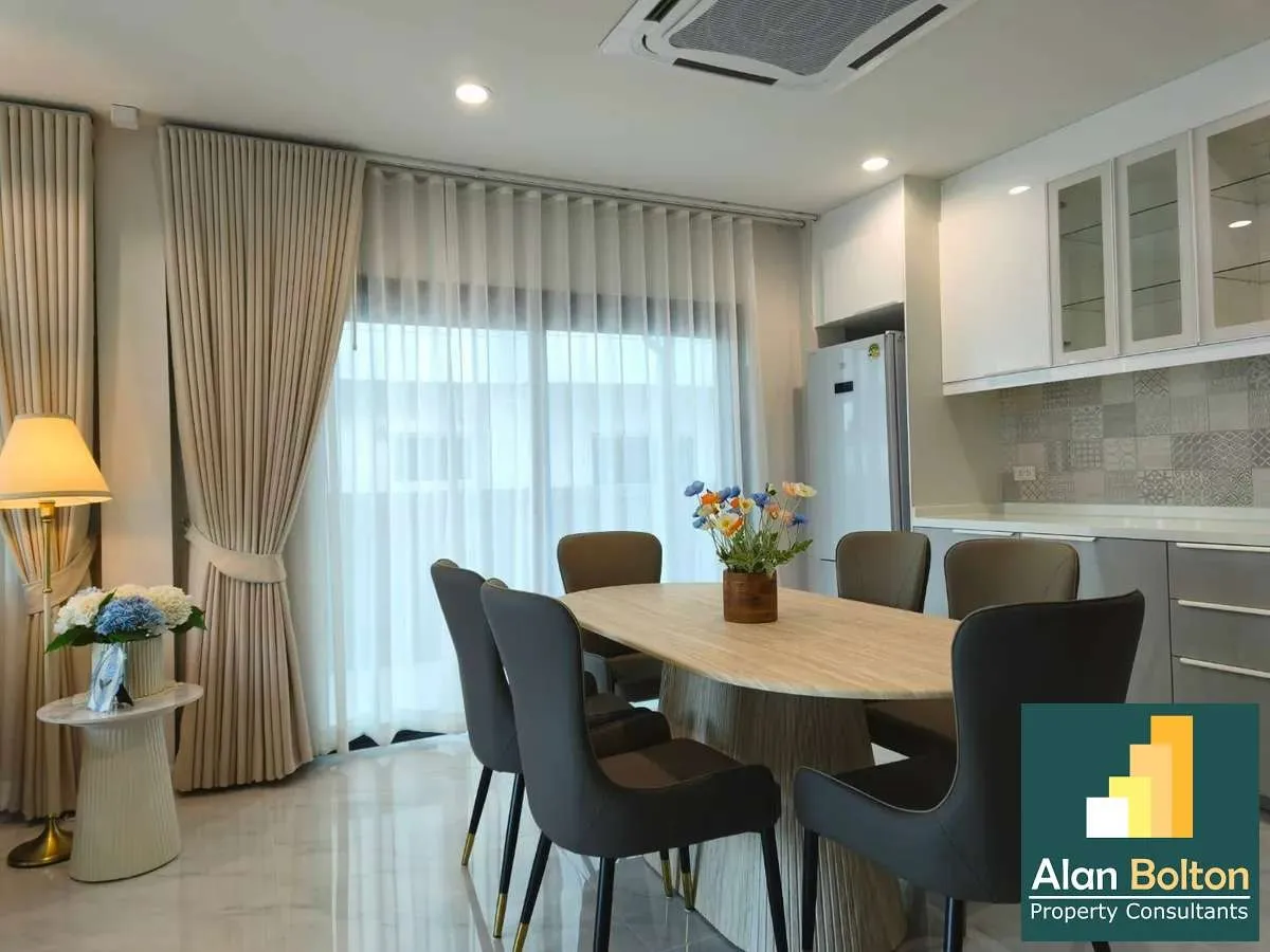 4 Bedroom House For Rent in Pattaya photo 2