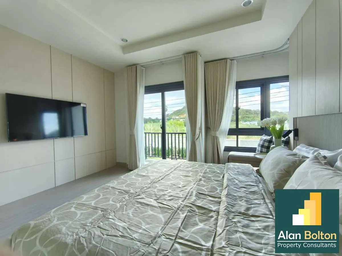 4 Bedroom House For Rent in Pattaya photo 11