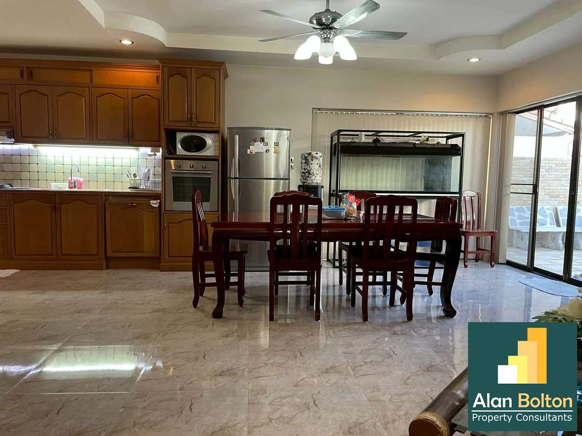 4 Bedroom House For Sale photo 3