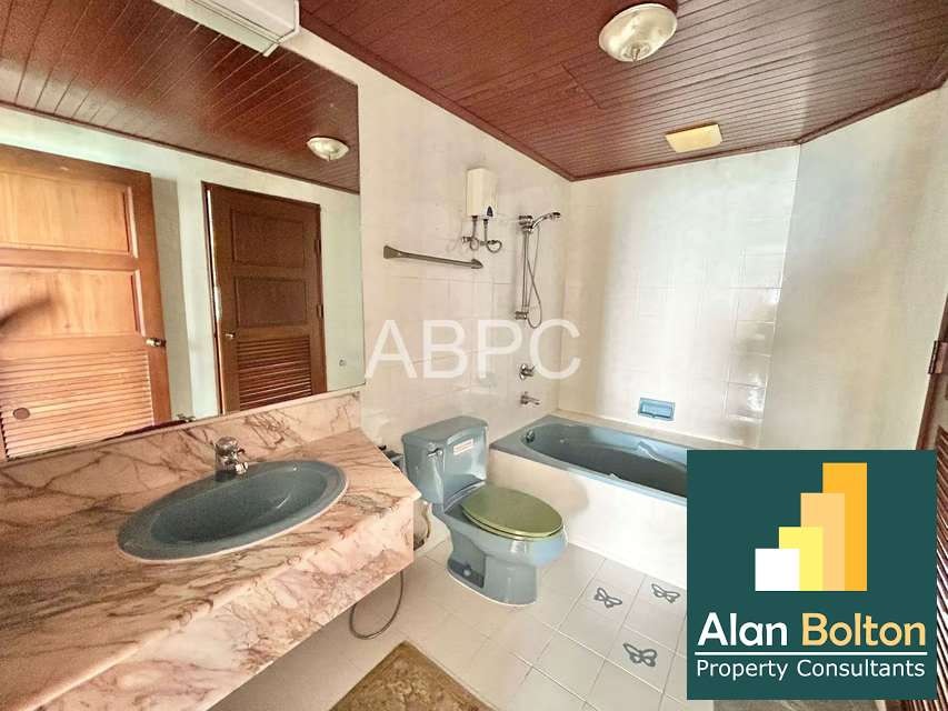 4 Bedroom House For Sale photo 6