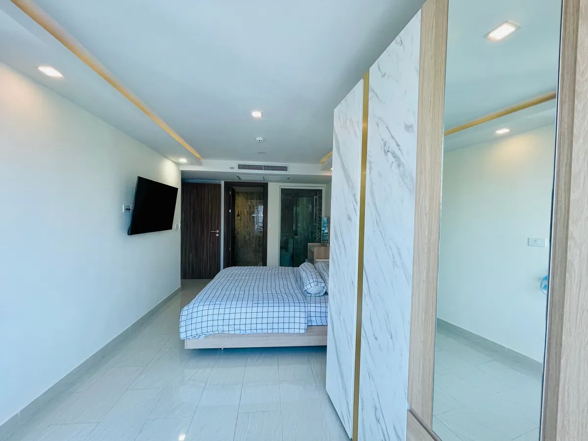 1 Bedroom Condo In Grand Avenue For Sale photo 28