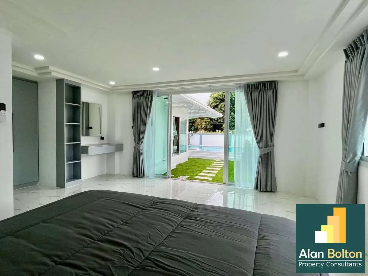 Pool villa modren design 3 Bedrooms 4 Bathrooms in East Pattaya photo 4
