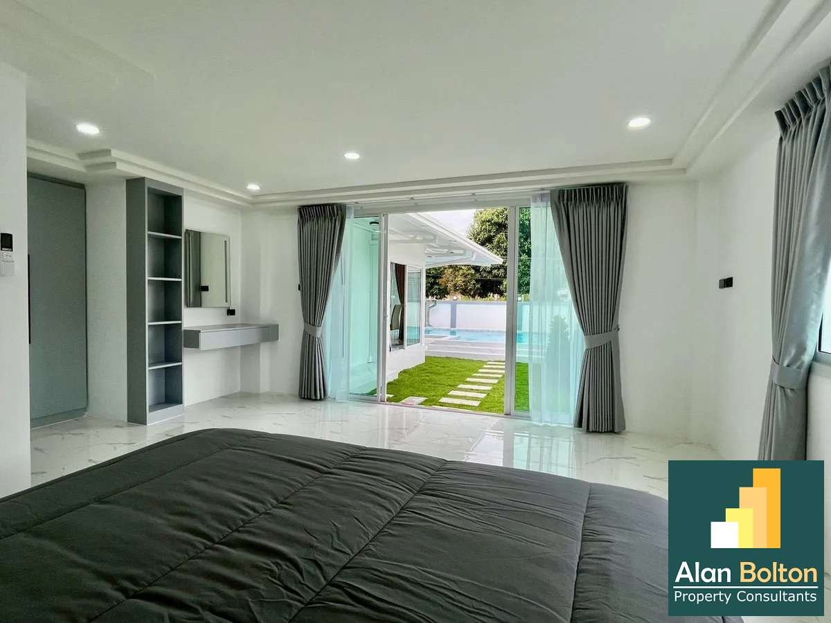 Pool villa modren design 3 Bedrooms 4 Bathrooms in East Pattaya photo 4