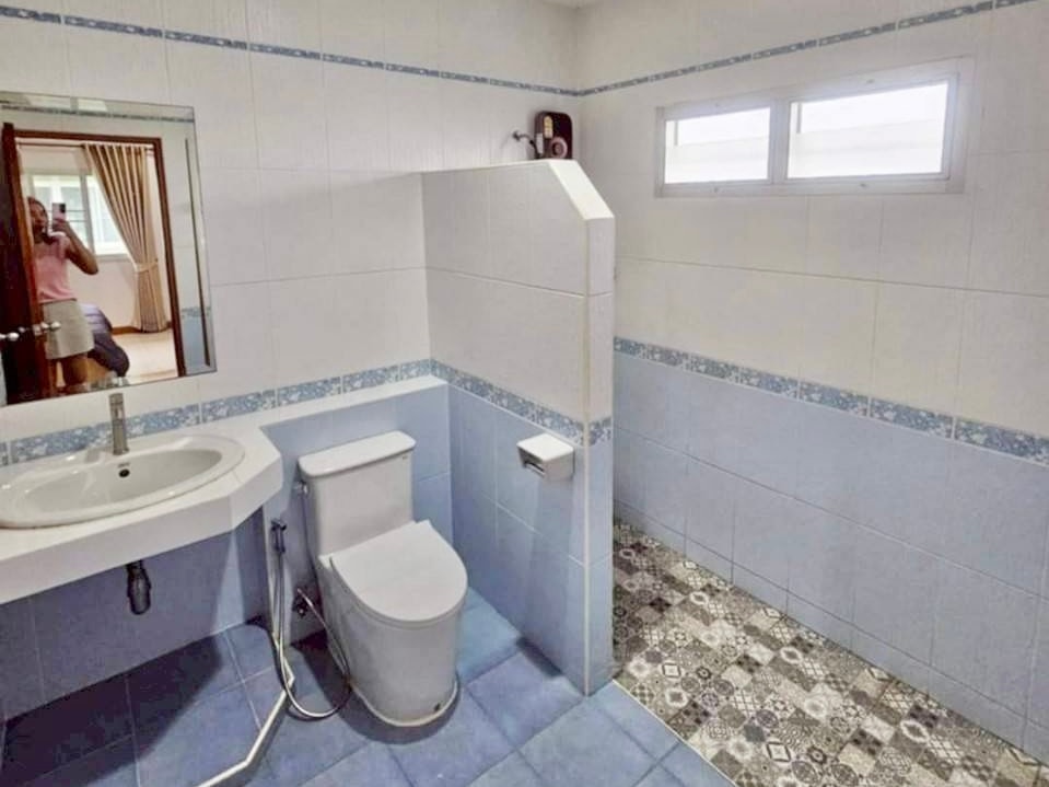 4 Bedroom House For Sale In North Pattaya photo 9
