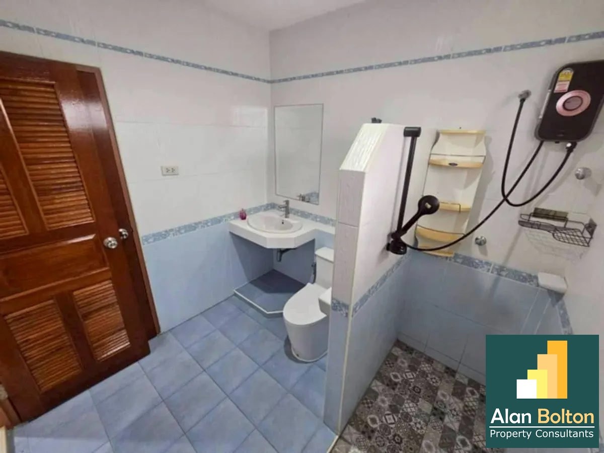 4 Bedroom House For Sale In North Pattaya photo 6