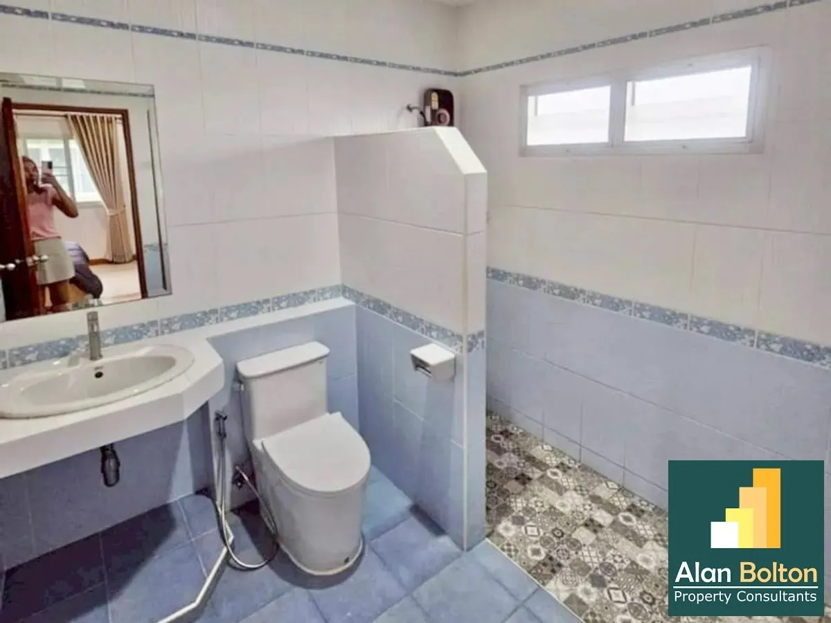 4 Bedroom House For Sale In North Pattaya photo 2