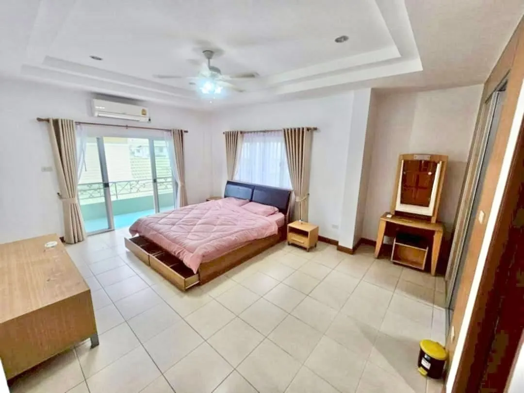 4 Bedroom House For Sale In North Pattaya photo 13