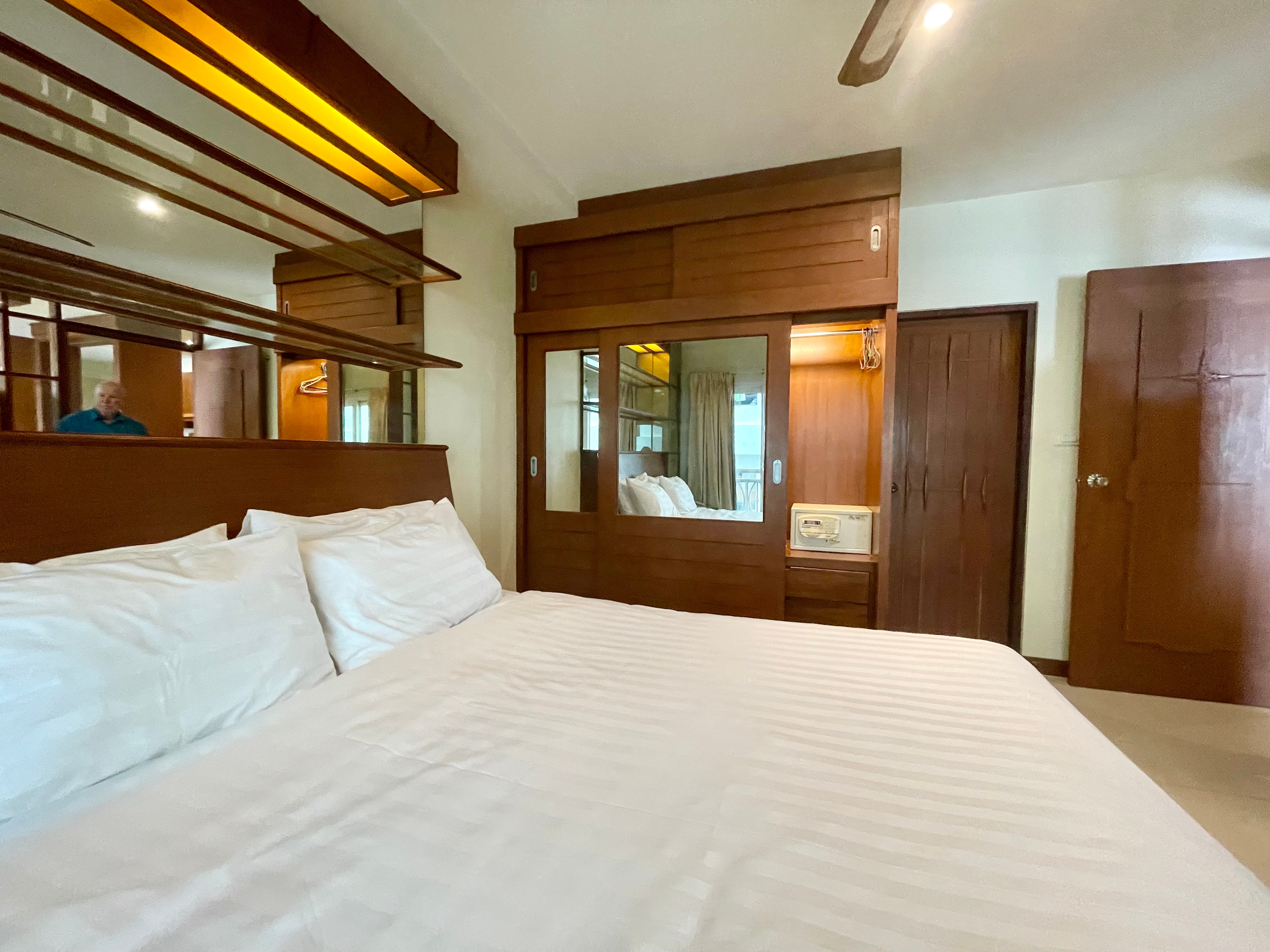 Larger 1 Bedroom For Rent in  Whitehouse condotel photo 23