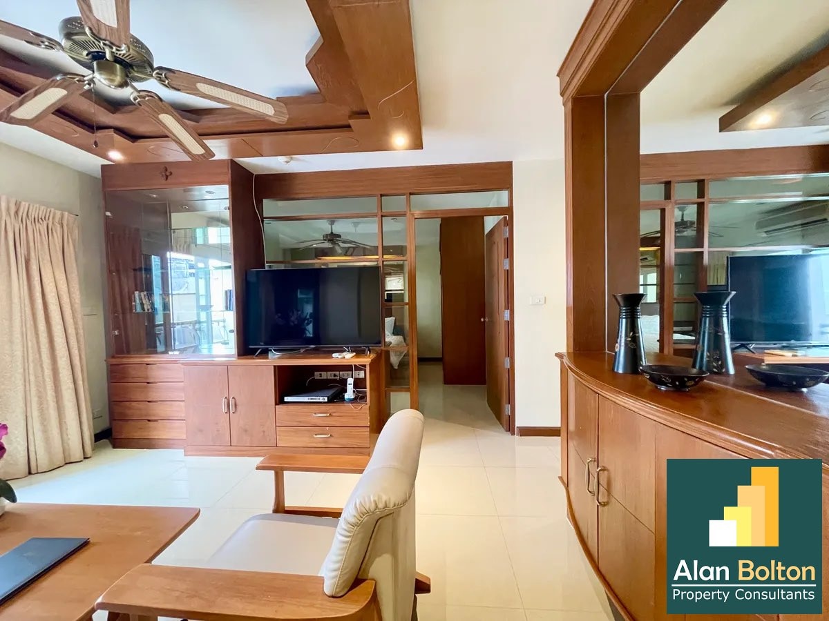 Larger 1 Bedroom For Rent in  Whitehouse condotel photo 9