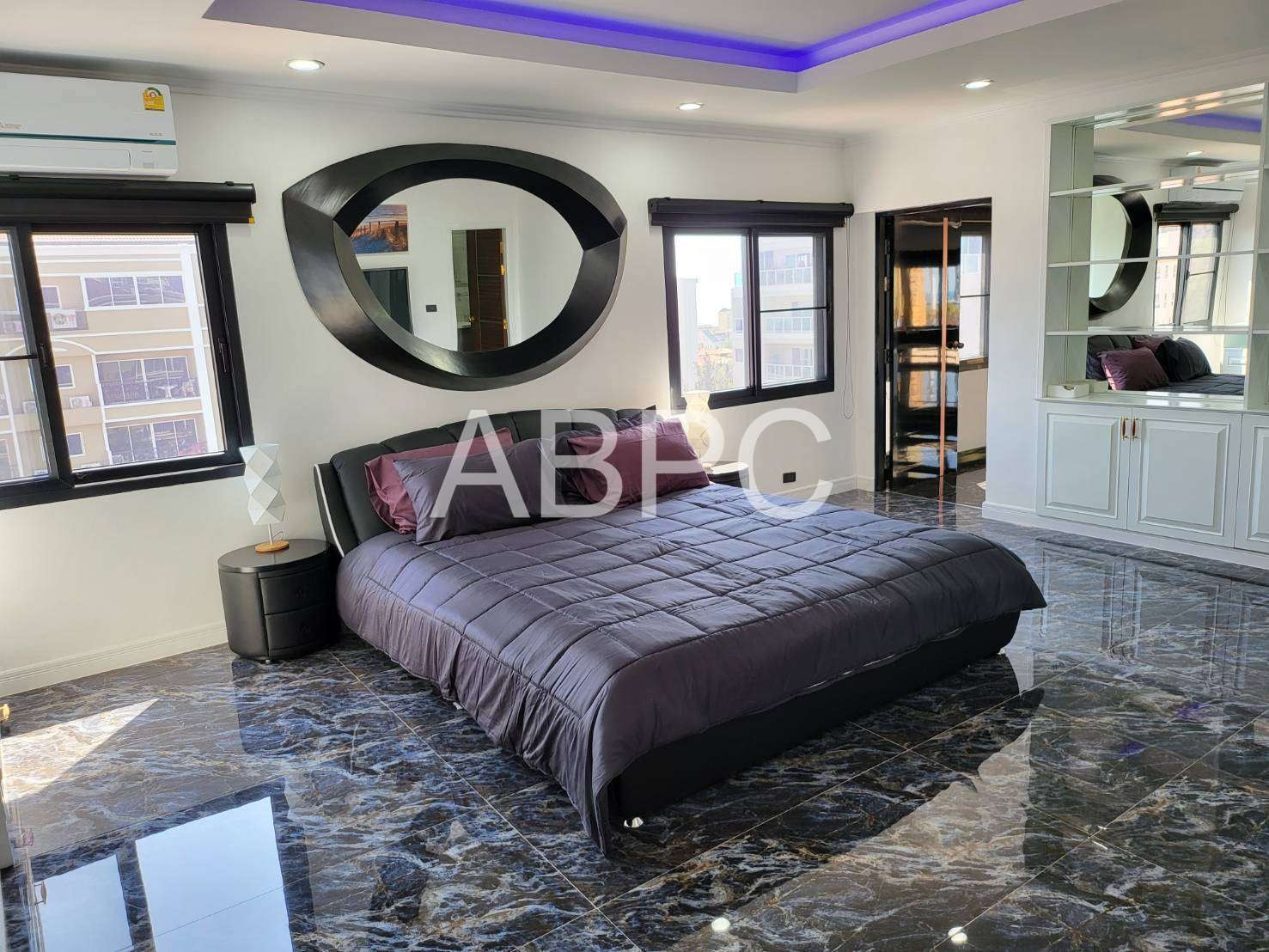 Large Ocean View 4 Bed 4 bath Penthouse Condo In Pratumnak photo 10