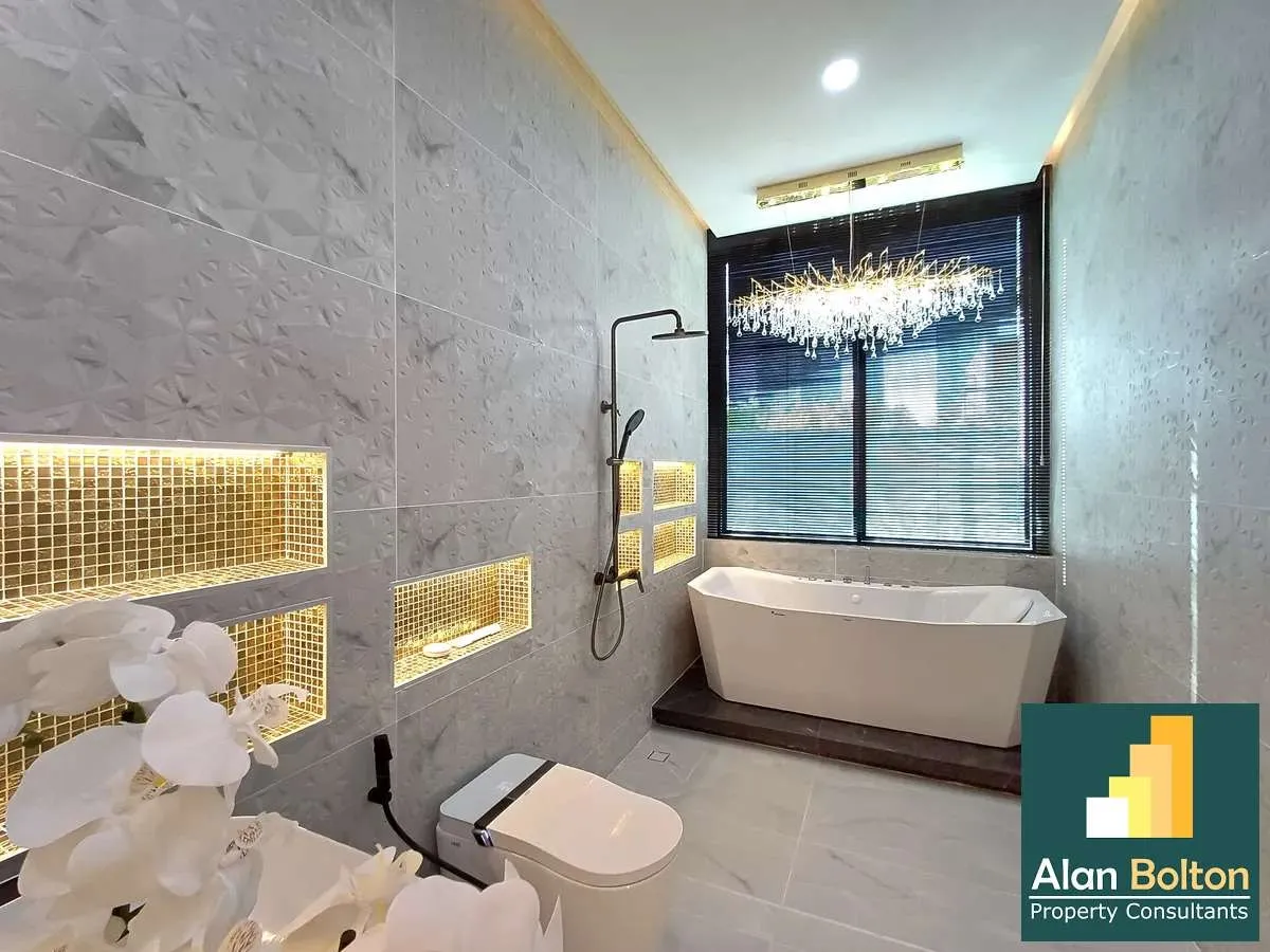 Luxury Pool Villa suitable for private use or business 4 bedrooms 5 bathrooms in Jomtien for Sale photo 13
