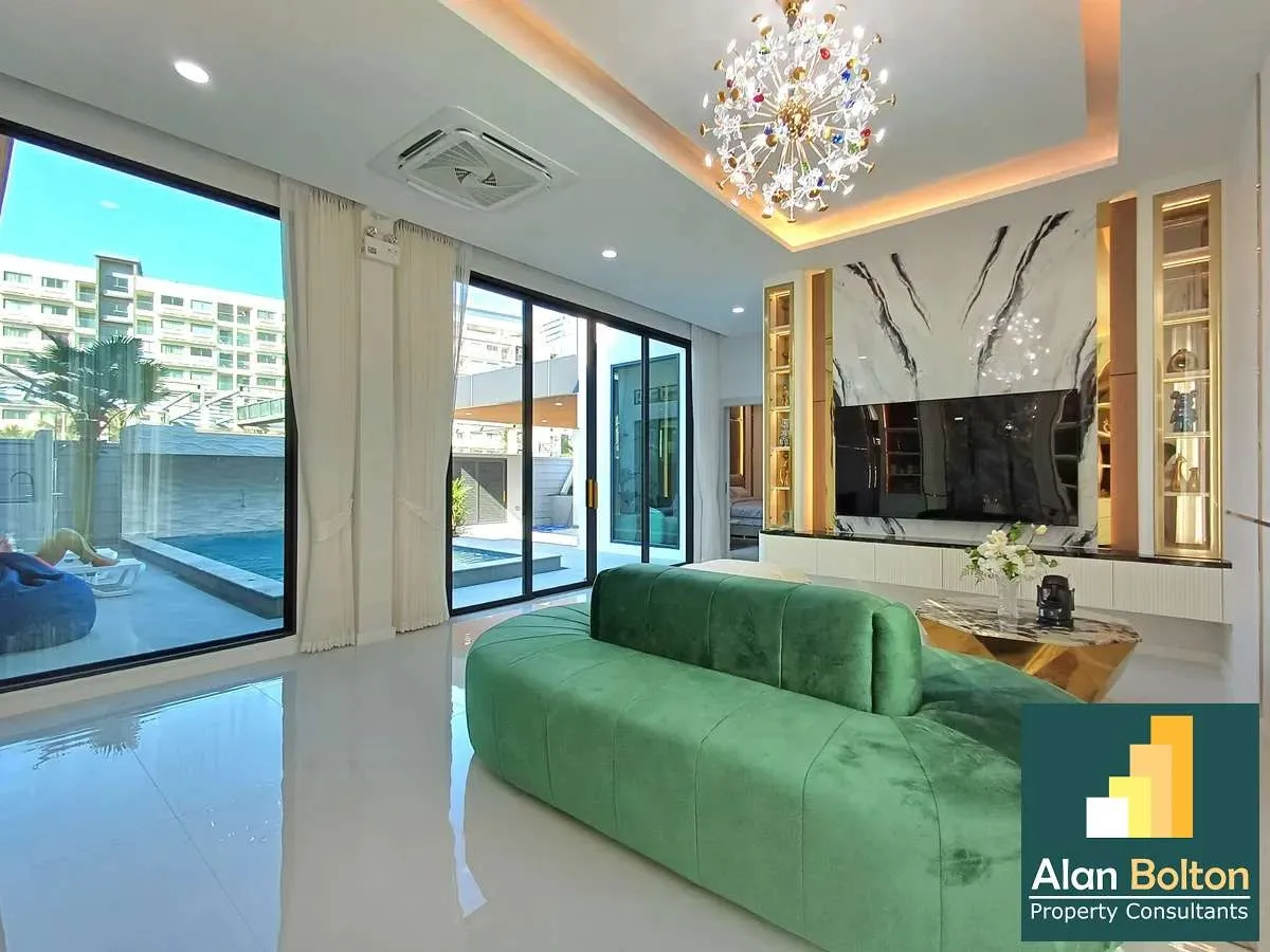 Luxury Pool Villa suitable for private use or business 4 bedrooms 5 bathrooms in Jomtien for Sale photo 17