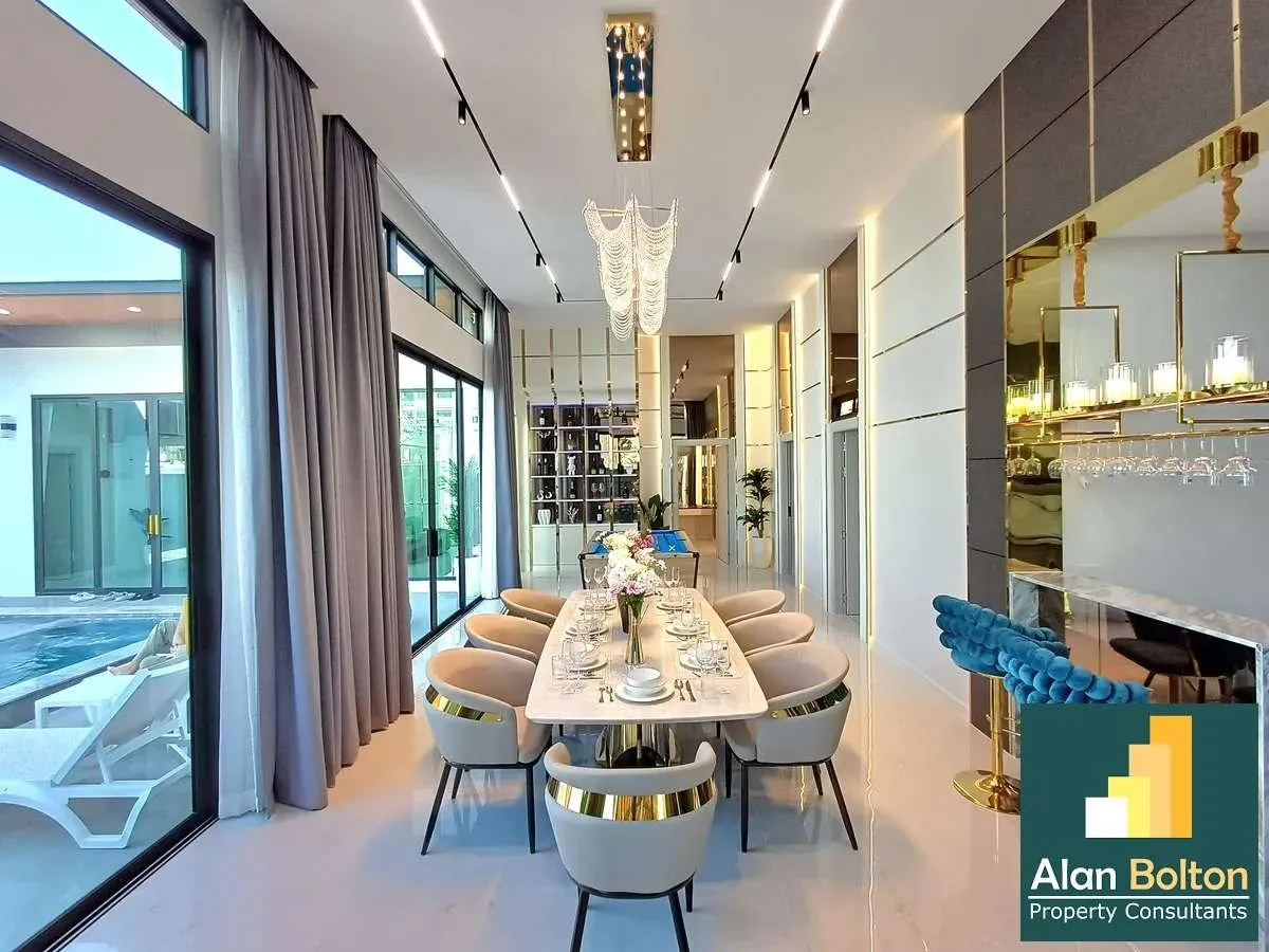 Luxury Pool Villa suitable for private use or business 4 bedrooms 5 bathrooms in Jomtien for Sale photo 4
