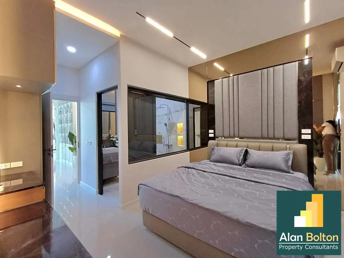 Luxury Pool Villa suitable for private use or business 4 bedrooms 5 bathrooms in Jomtien for Sale photo 5