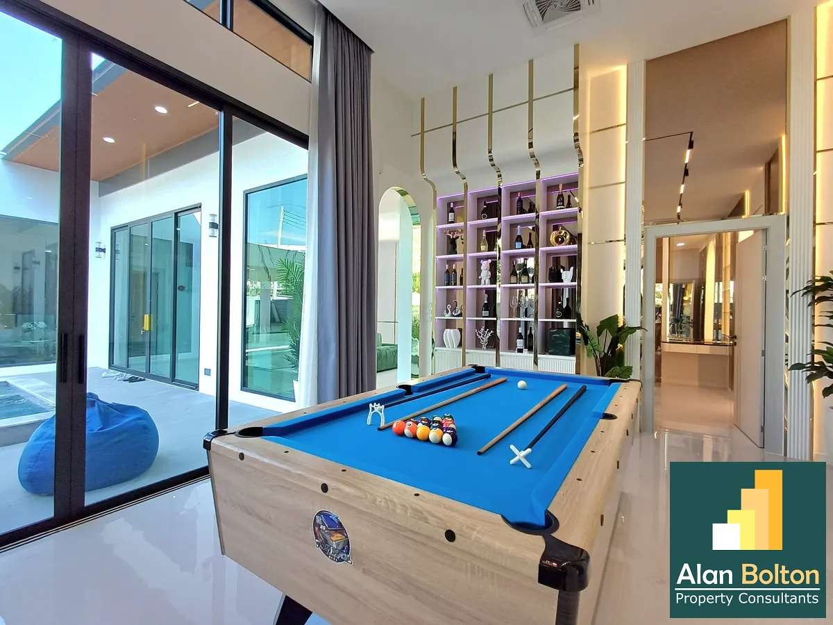 Luxury Pool Villa suitable for private use or business 4 bedrooms 5 bathrooms in Jomtien for Sale photo 19