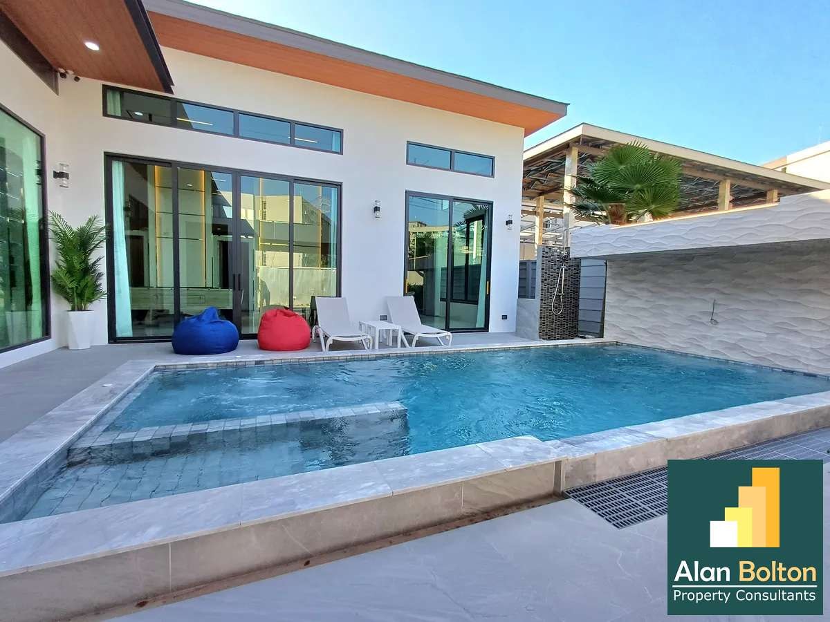 Luxury Pool Villa suitable for private use or business 4 bedrooms 5 bathrooms in Jomtien for Sale photo 15