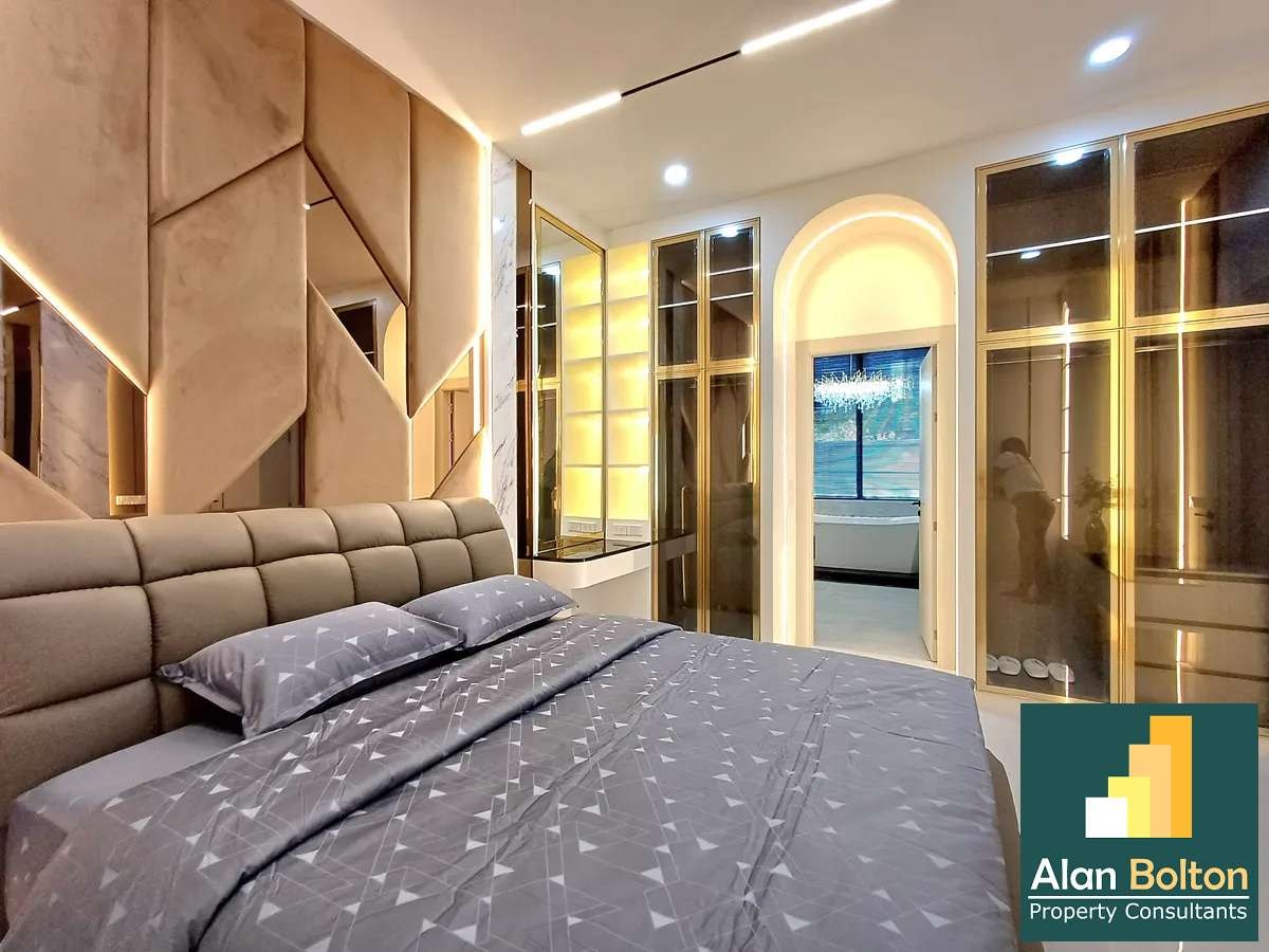 Luxury Pool Villa suitable for private use or business 4 bedrooms 5 bathrooms in Jomtien for Sale photo 8