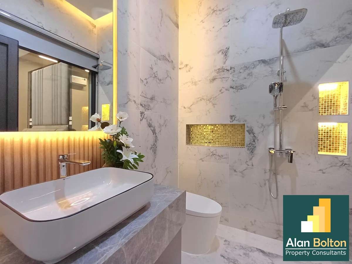 Luxury Pool Villa suitable for private use or business 4 bedrooms 5 bathrooms in Jomtien for Sale photo 11