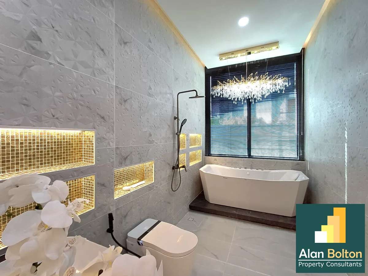 Luxury Pool Villa suitable for private use or business 4 bedrooms 5 bathrooms in Jomtien for Sale photo 13