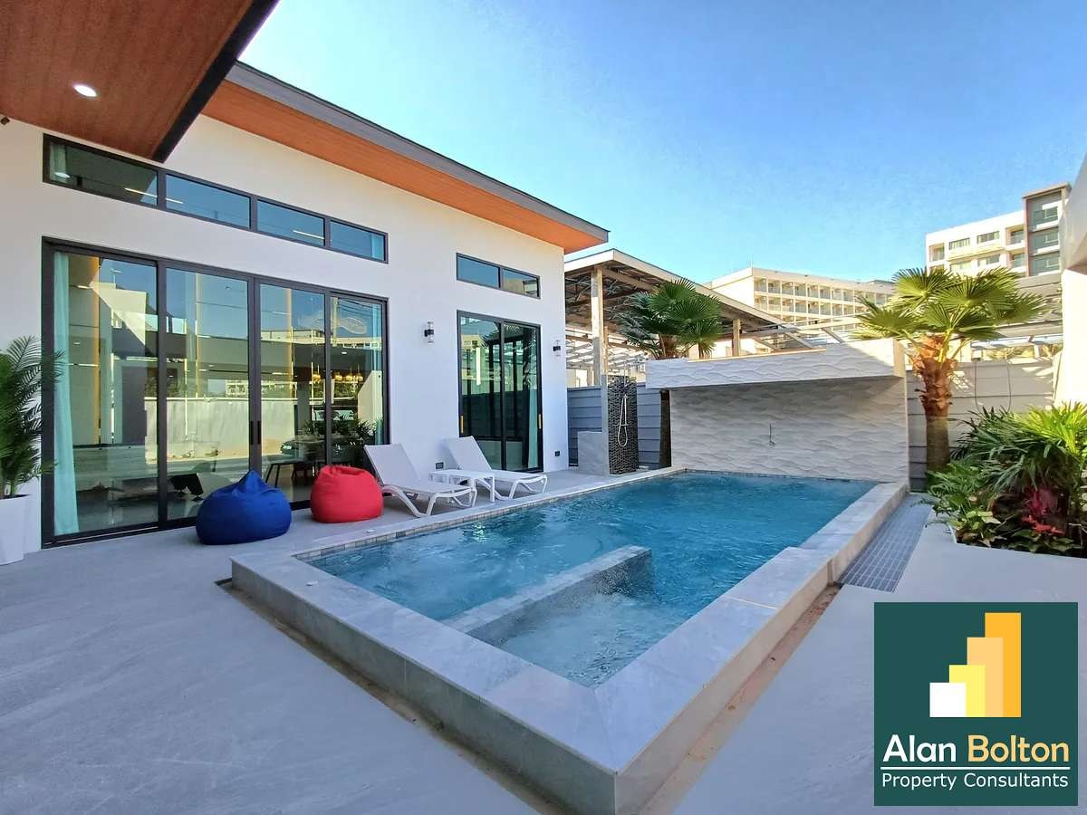 Luxury Pool Villa suitable for private use or business 4 bedrooms 5 bathrooms in Jomtien for Sale photo 18