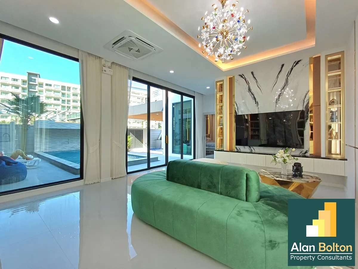 Luxury Pool Villa suitable for private use or business 4 bedrooms 5 bathrooms in Jomtien for Sale photo 17