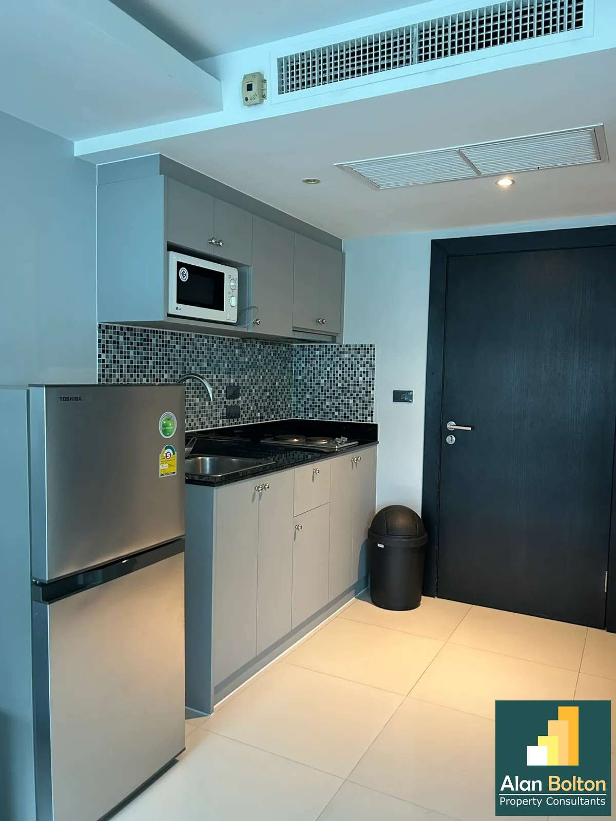 Studio Condo For rent In central photo 3