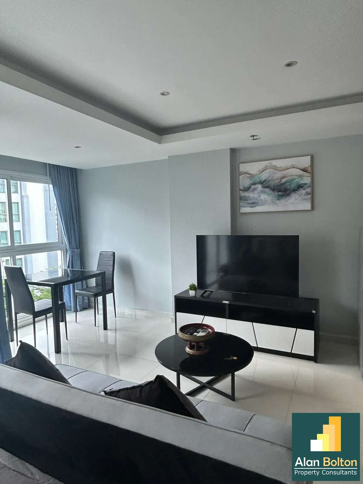 Studio Condo For rent In central photo 4
