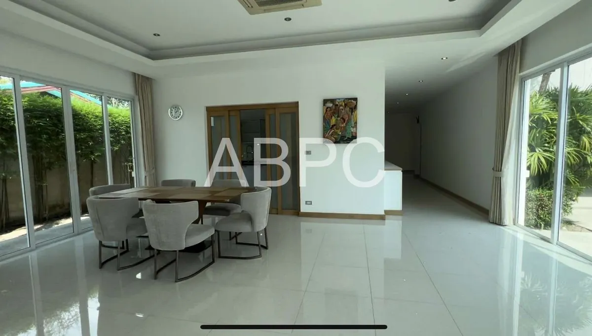 3 bedroom Pool Villa for rent East Pattaya photo 8