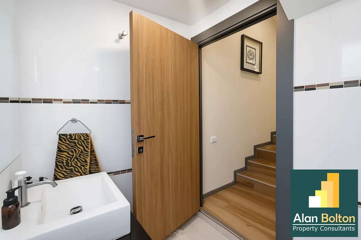 Newly Renovated Four Bedroom Three Bathroom House in Secure East Pattaya Village photo 10