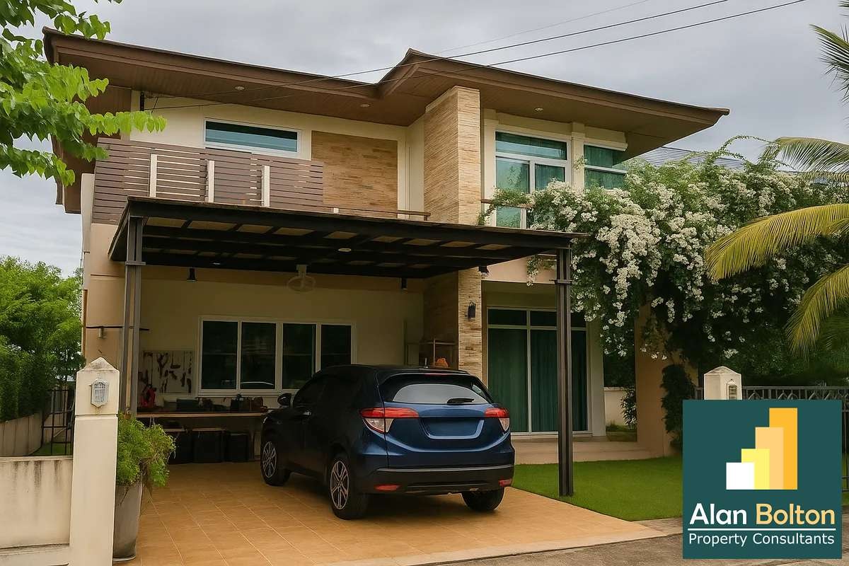 Newly Renovated Four Bedroom Three Bathroom House in Secure East Pattaya Village photo 2