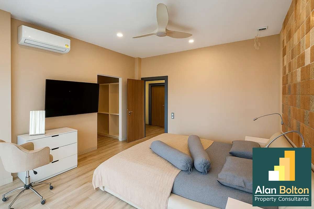 Newly Renovated Four Bedroom Three Bathroom House in Secure East Pattaya Village photo 12
