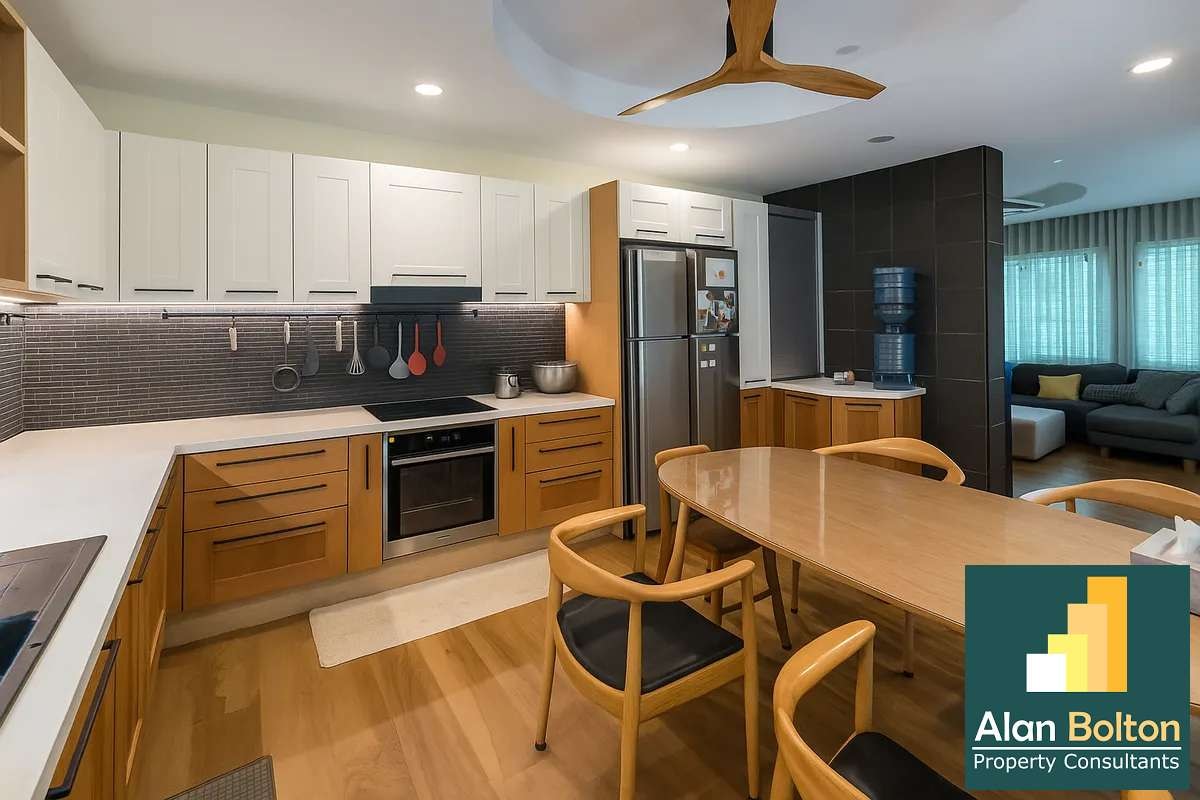 Newly Renovated Four Bedroom Three Bathroom House in Secure East Pattaya Village photo 6